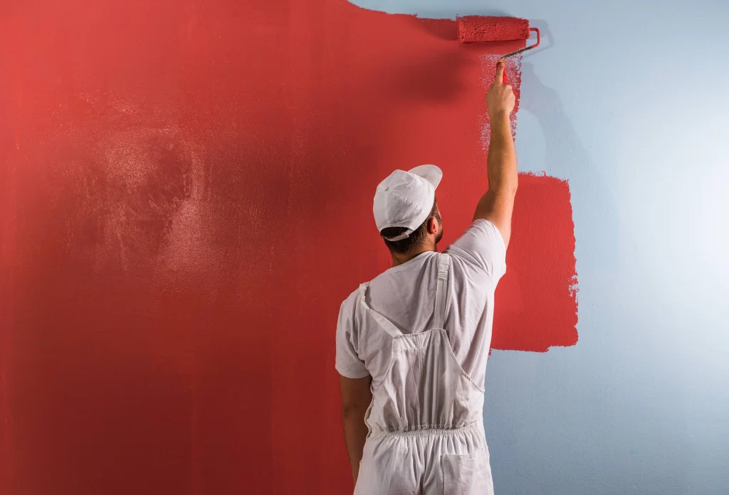 Pros and Cons of Hiring a Painter vs DIY in Miami